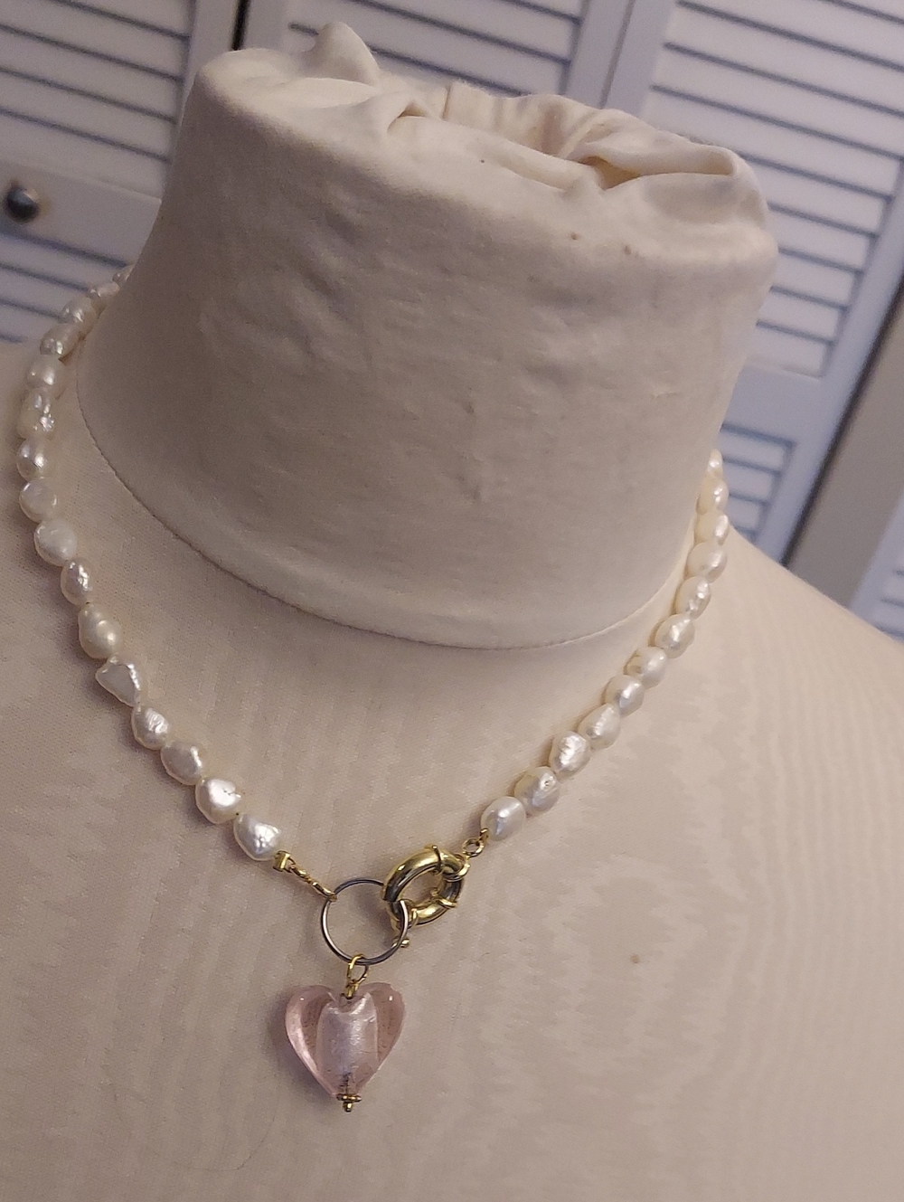 Pearl and Pink Necklace With Gold Feminine - Picture 2 of 5